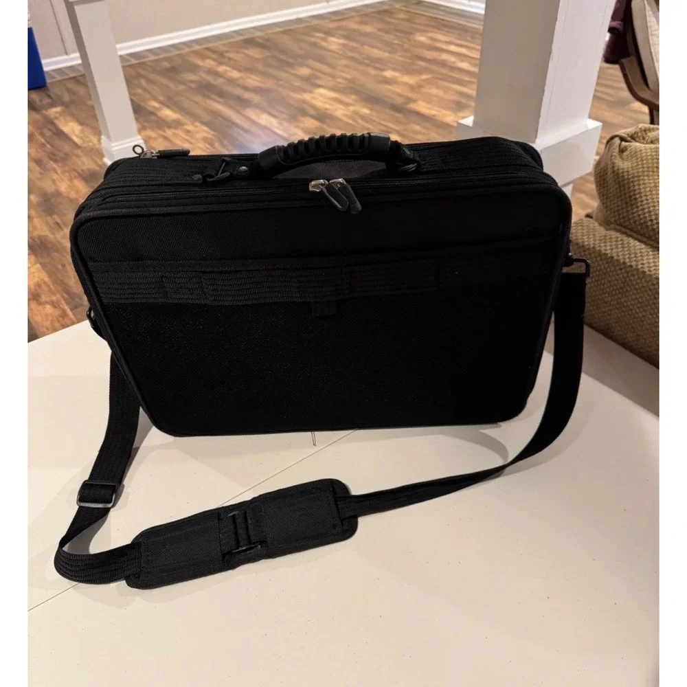Targus brief case computer 19 x 13 1/2 x 5 1/4 w/ Strap pockets briefcase